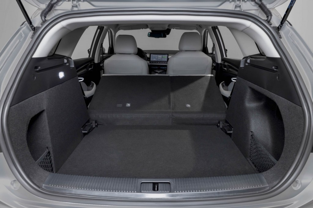 MG5-Electric-luggage-space