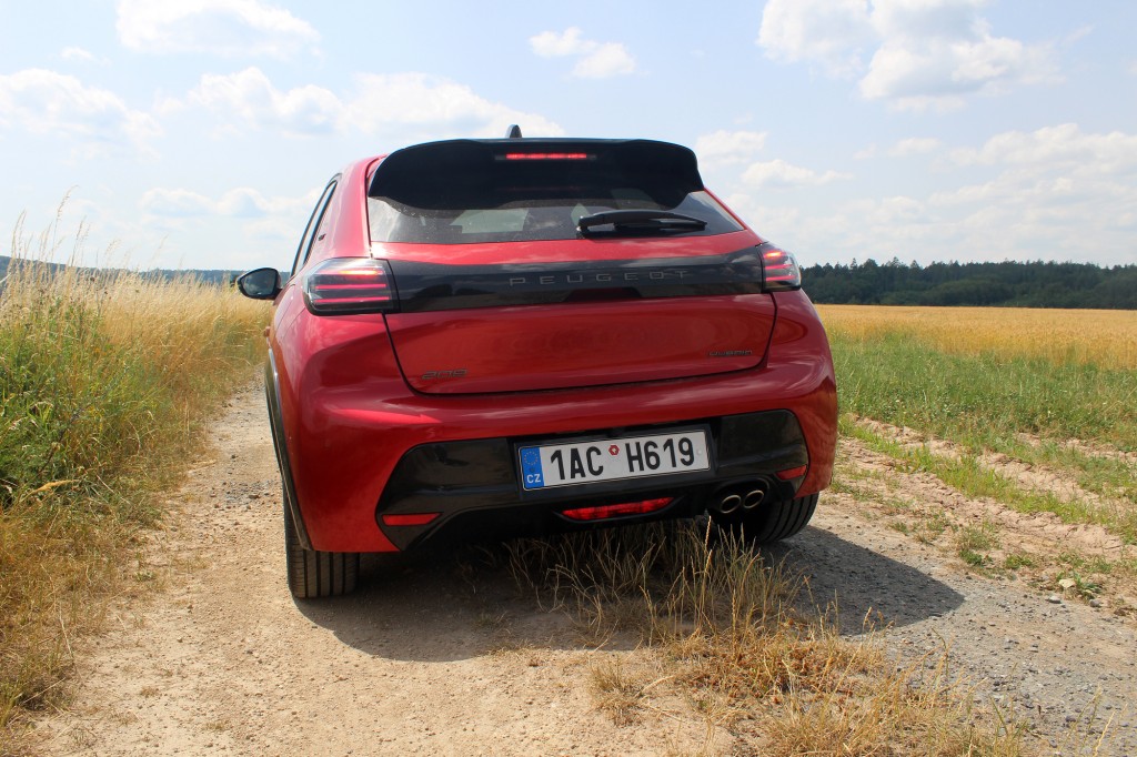 Peugeot 208 (3)