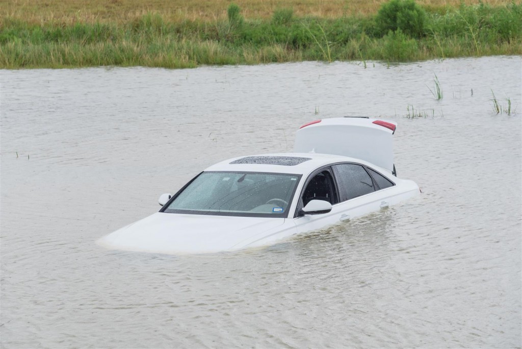 Auto_bouřka (2)